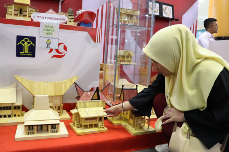 MINIATUR RUMAH ADAT