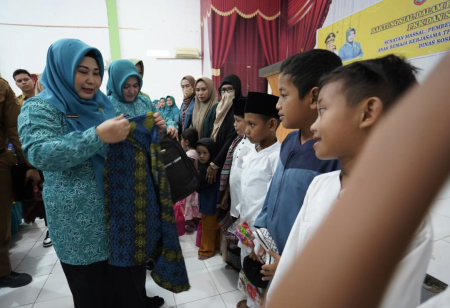 BERIKAN SARUNG