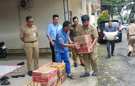 PENDISTRIBUSIAN BANTUAN BAHAN POKOK