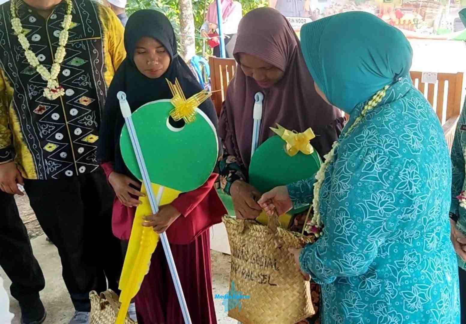 BANTUAN SEMBAKO