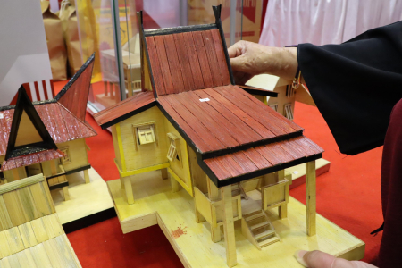 BELI MINIATUR RUMAH ADAT