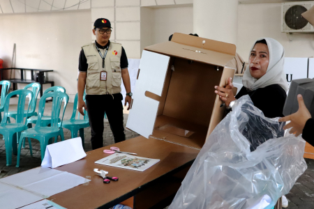 PASTIKAN KOTAK SUARA KOSONG