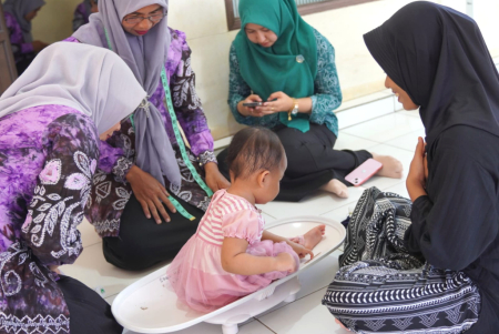 PENIMBANGAN BERAT BADAN BALITA