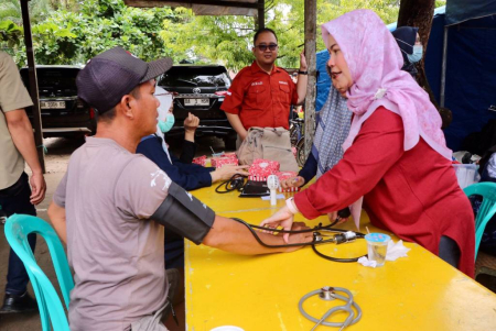 PERIKSA KESEHATAN PENGUNGSI