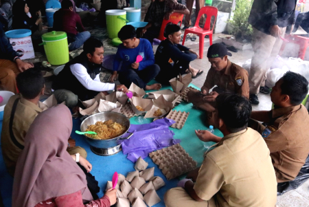 BANTU MASYARAKAT TERDAMPAK BANJIR