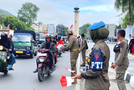 PEMBAGIAN BENDERA MERAH PUTIH