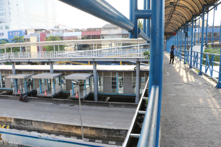PENUTUPAN SEMENTARA HALTE TRANSJAKARTA HARMONI 