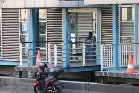 PENUTUPAN SEMENTARA HALTE TRANSJAKARTA HARMONI 