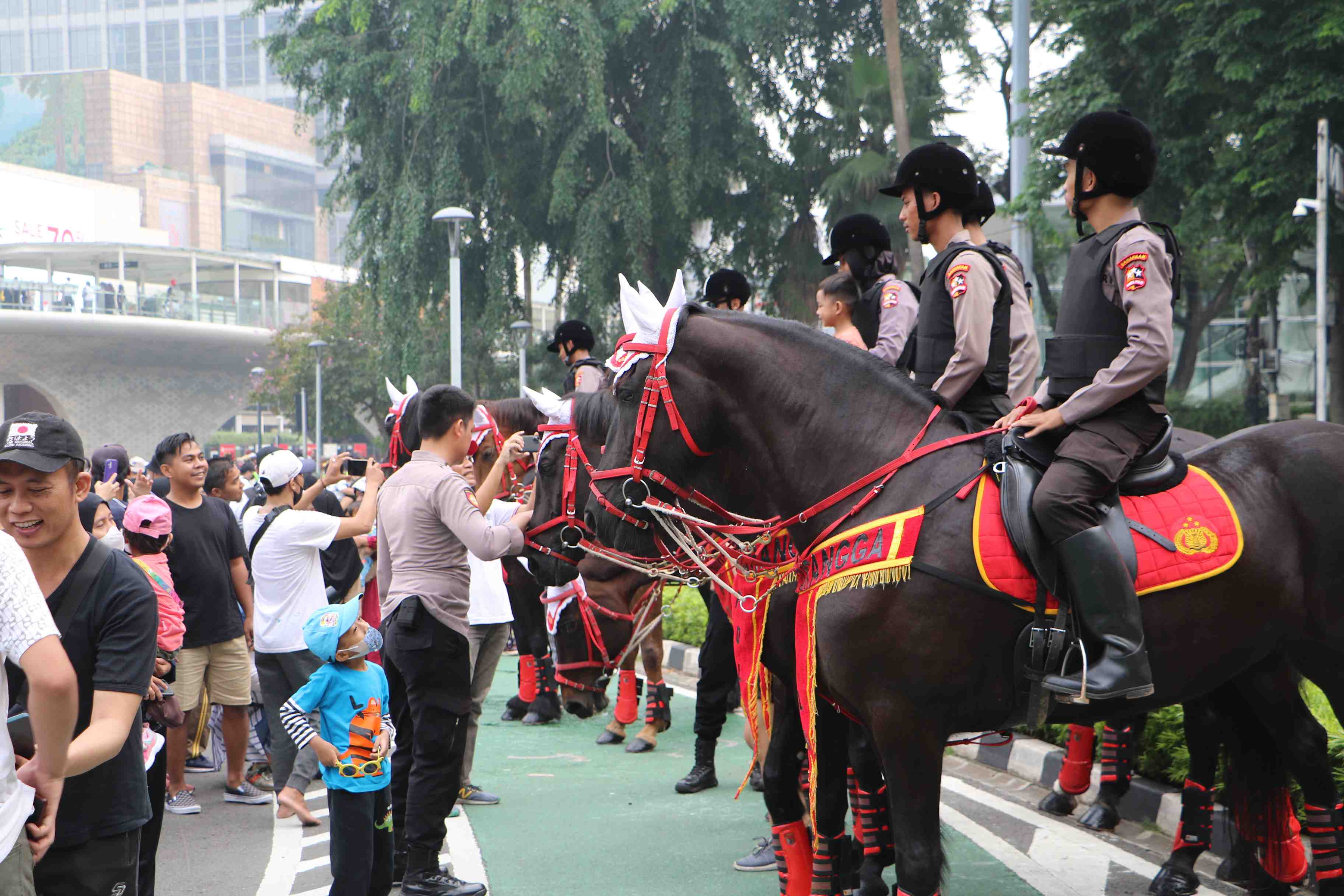 PASUKAN POLISI BERKUDA DI CAR FREE DAY JAKARTA 