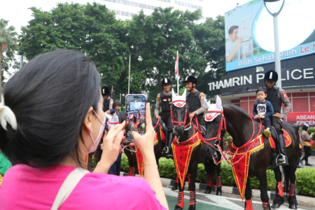PASUKAN POLISI BERKUDA DI CAR FREE DAY JAKARTA 