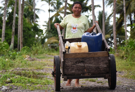 ANGKUT AIR MINUM DARI SUNGAI