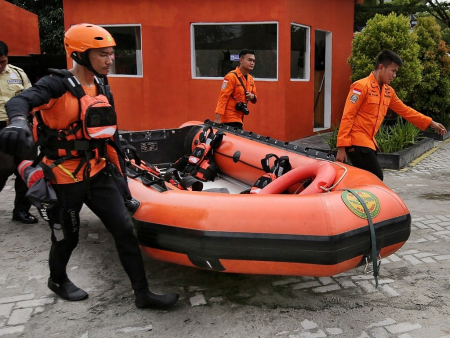 ANGKAT PERAHU KARET 