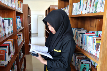 BACA BUKU DI PERPUSTAKAAN BLORA