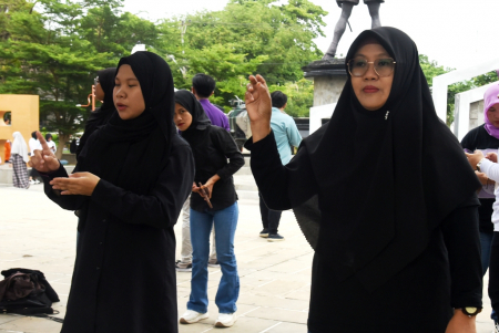 BAHASA ISYARAT TUNARUNGU