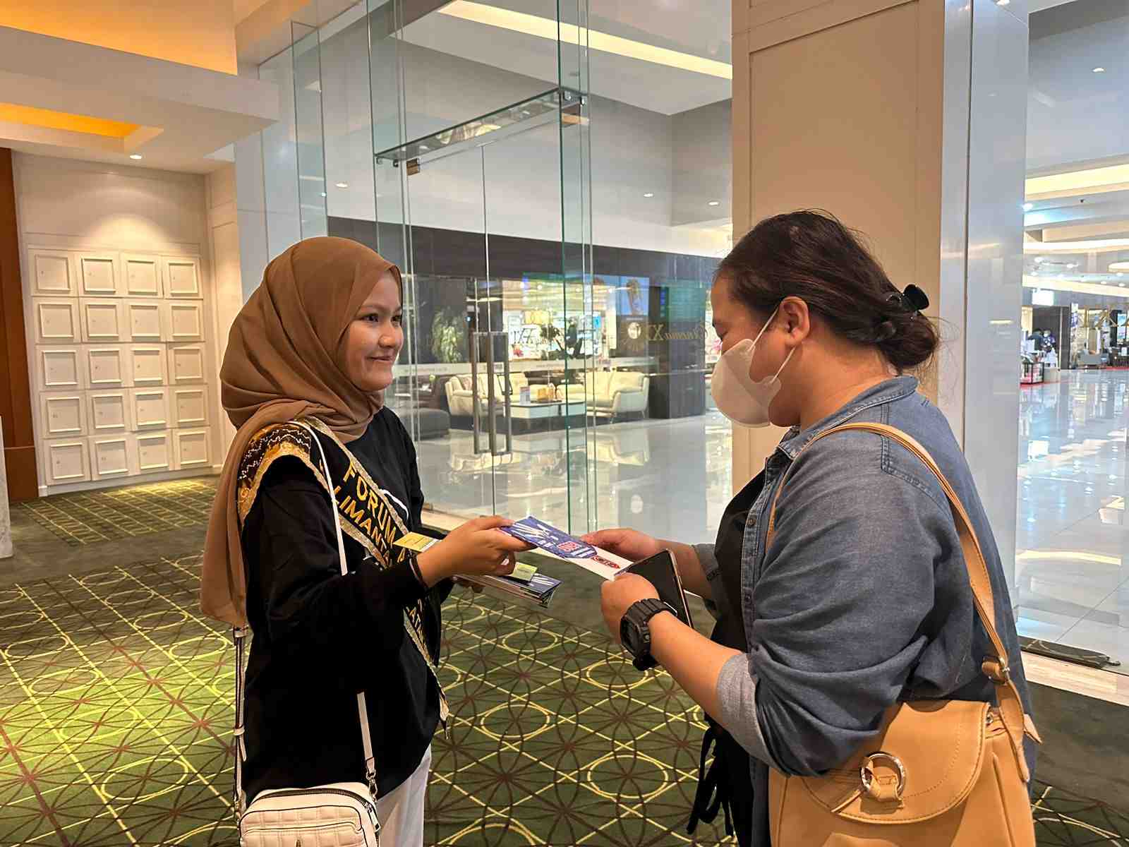 BAGIKAN BROSUR STOP KEKERASAN ANAK