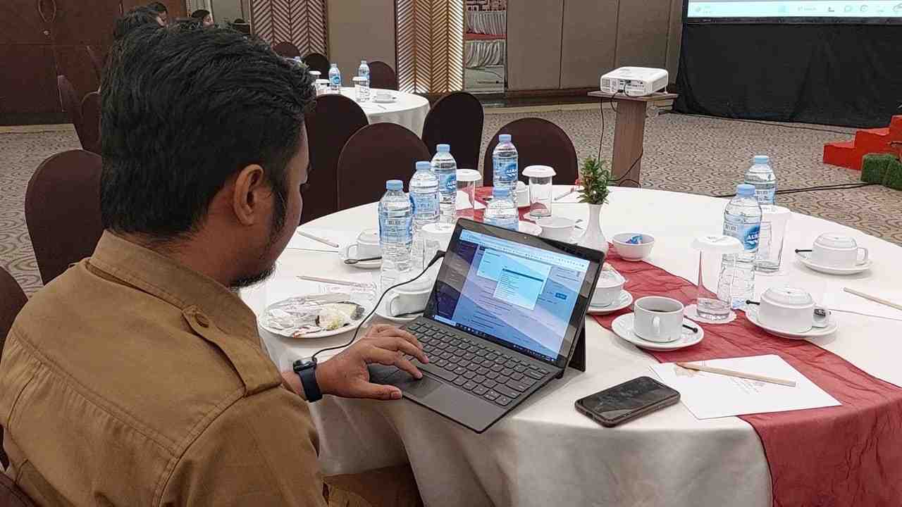 PRAKTIK PENGELOLAAN WEBSITE