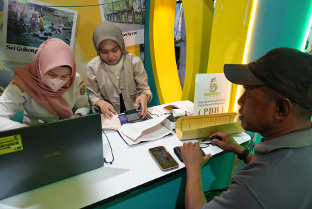 BAYAR PBB DI STAND KALTENG EXPO