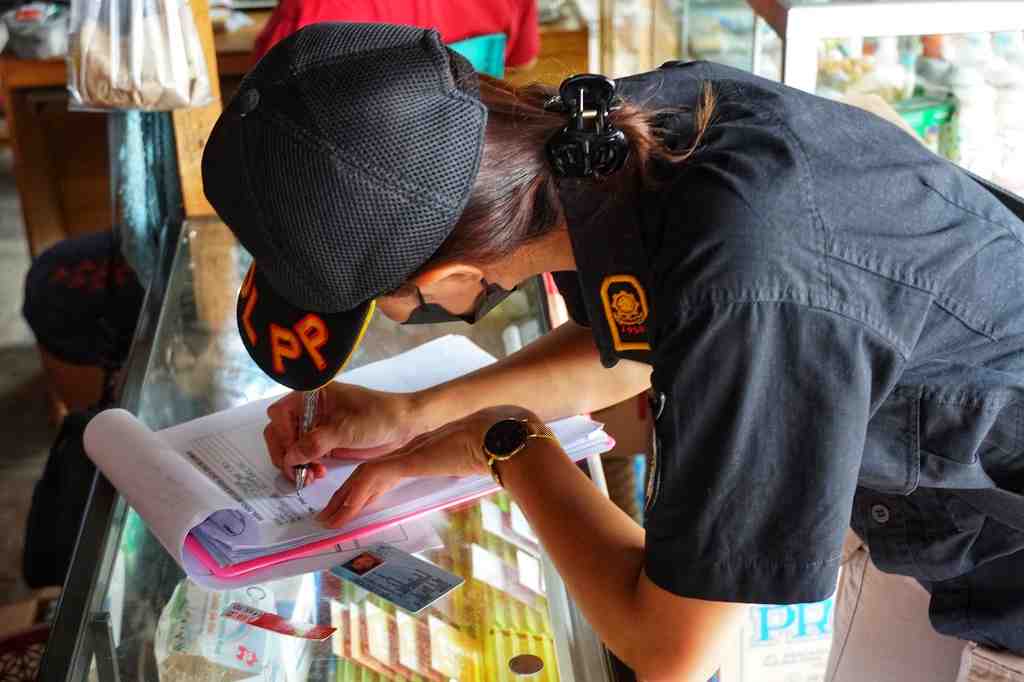 MENCATAT IDENTITAS PELAKU USAHA