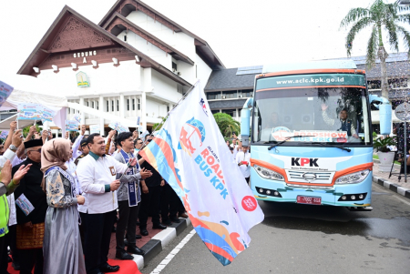 MELEPAS BUS ROADSHOW KPK
