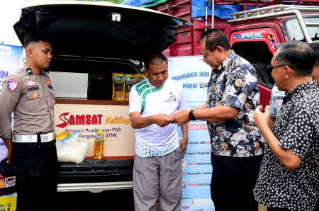 DEKATKAN PELAYANAN KEPADA MASYARAKAT