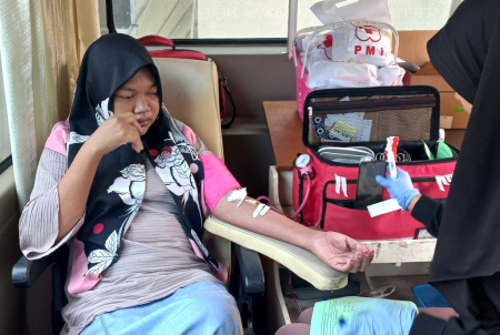 DONOR DARAH MASUK PASAR