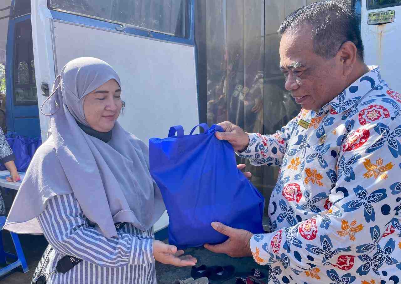 BERIKAN PAKET SEMBAKO