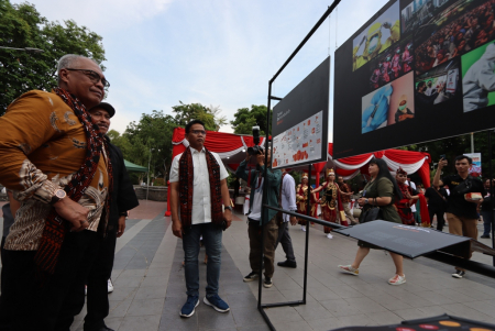 PAMERAN FOTO LKBN ANTARA DI SURABAYA
