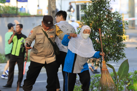TUNTUN WARGA LANSIA