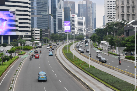 ARUS LALU LINTAS JAKARTA MASIH LENGANG