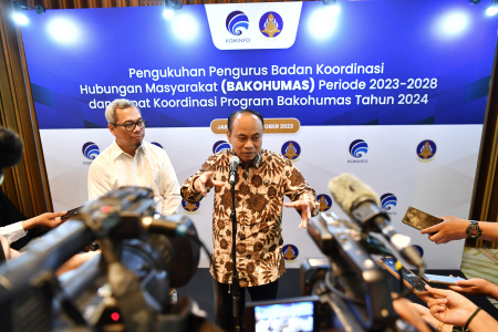 MENDORONG PEMERINTAH MENGADOPSI TEKNOLOGI TERBARU 
