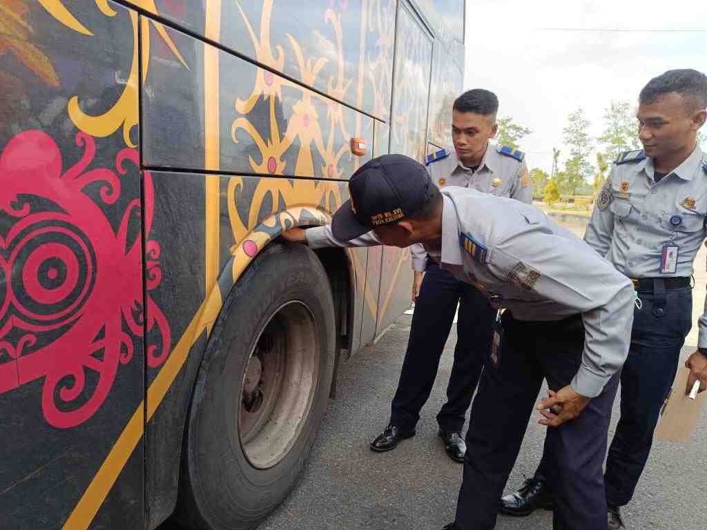 PERIKSA KONDISI BAN