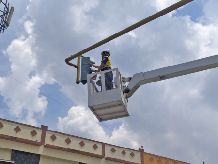 PERBAIKAN LAMPU TRAFFIC LIGT