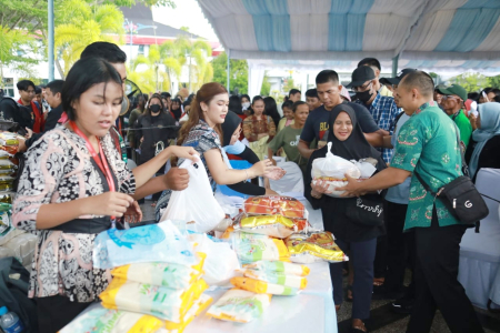 MENJAGA STABILITAS BAHAN POKOK