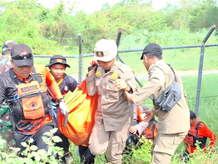 EVAKUASI KORBAN TENGGELAM