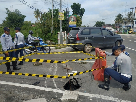 PASANG GARIS PERINGATAN