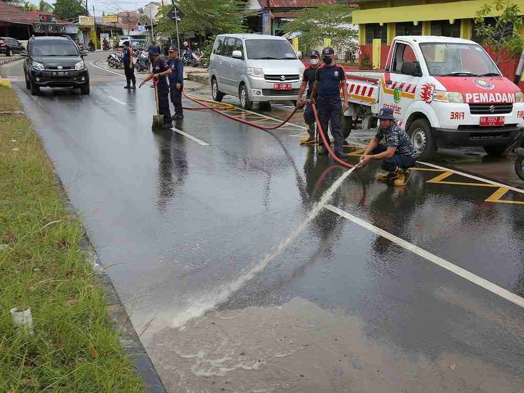 MEMBERSIHKAN PASIR
