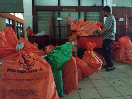 PERIKSA PAKET BARANG