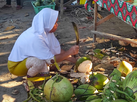 KUPAS KELAPA MUDA