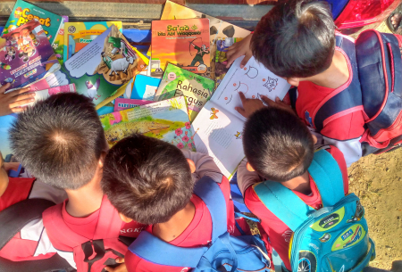 MEMILIH BUKU BAHAN BACAAN