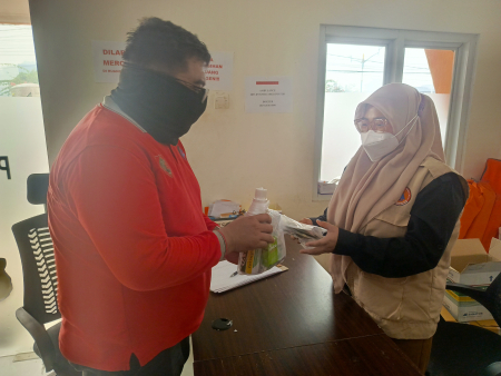 BANTUAN ALAT KESEHATAN UNTUK RELAWAN