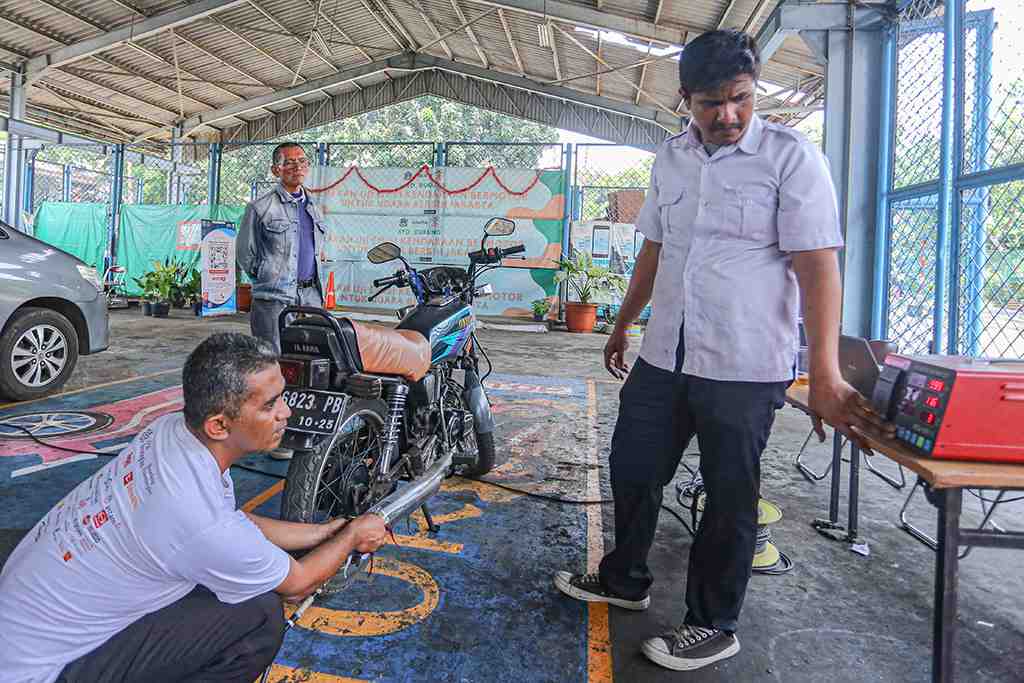 UJI EMISI KENDARAAN BERMOTOR