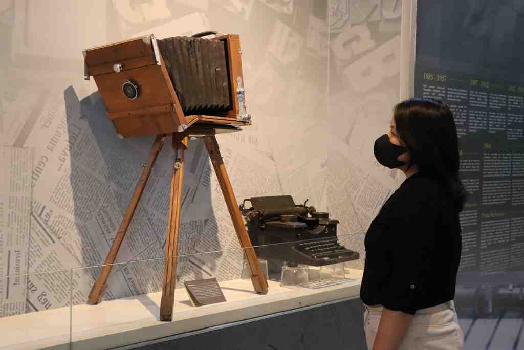 BELAJAR SEJARAH PERS