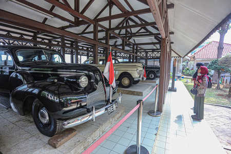 PAMERAN JEJAK MEMORI MOBIL DAN HIDUP KITA