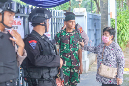 PETUGAS GABUNGAN AMANKAN NATAL 2022