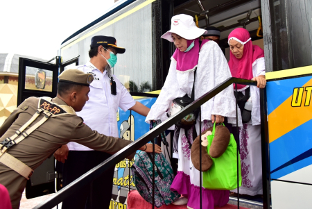 JEMAAH HAJI TIBA DI GORONTALO
