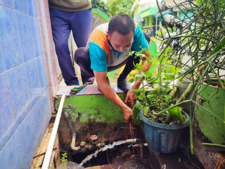 PERBAIKAN PIPA PDAM DI RUMAH PELANGGAN