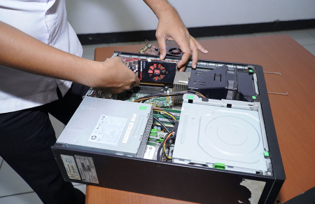 PASANG KARTU GRAFIS CPU 