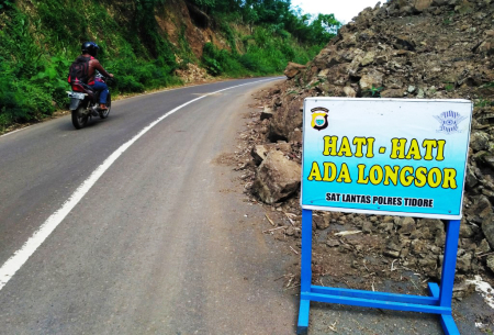 PERINGATAN  PENGGUNA JALAN