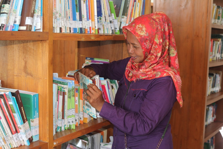 PILIH BUKU BACAAN di PERPUSTAKAAN BLORA