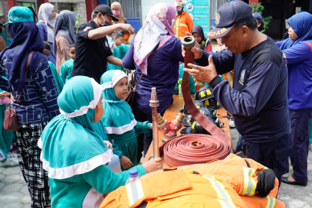 MENGENALKAN ALAT-ALAT PEMADAM KEBAKARAN 